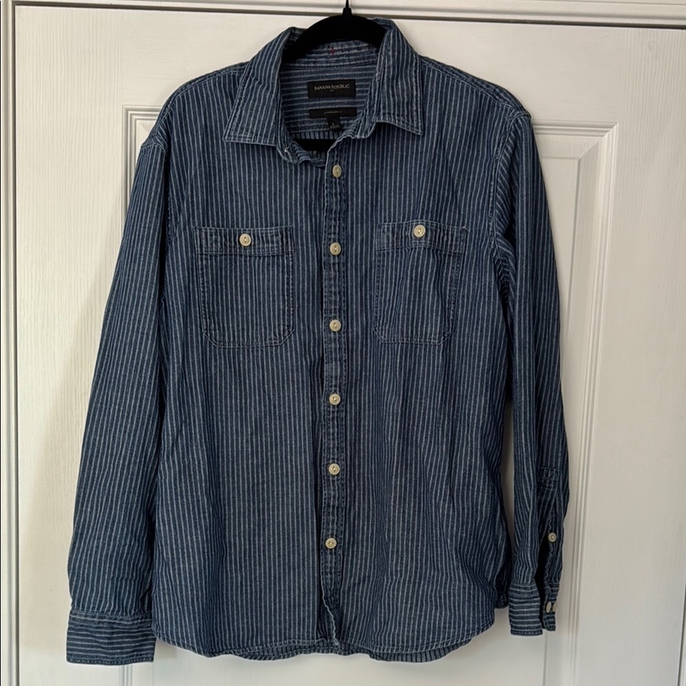 Banana Republic Blue Striped Casual Button Down Shirt